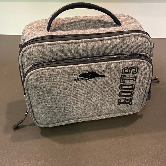 Roots Other - Roots - Deluxe Insulated Lunch Box Bag No Long Strap